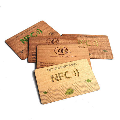 Contrôle d'accès aux cartes clés d'hôtel en bois RFID avec finition mate ou brillante ISO14443A