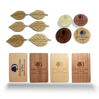Contrôle d'accès aux cartes clés d'hôtel en bois RFID avec finition mate ou brillante ISO14443A