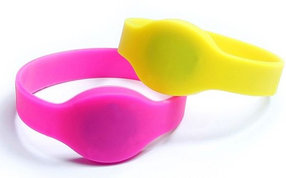 Logo OEM Smart NFC RFID Bracelets en silicone et étanches Pour les parcs aquatiques