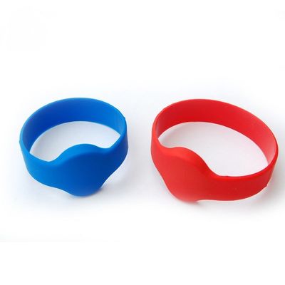 Logo OEM Smart NFC RFID Bracelets en silicone et étanches Pour les parcs aquatiques