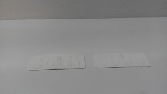 Matériau tissé UHF RFID Étiquette autocollant Smart Tag pour la gestion des vêtements
