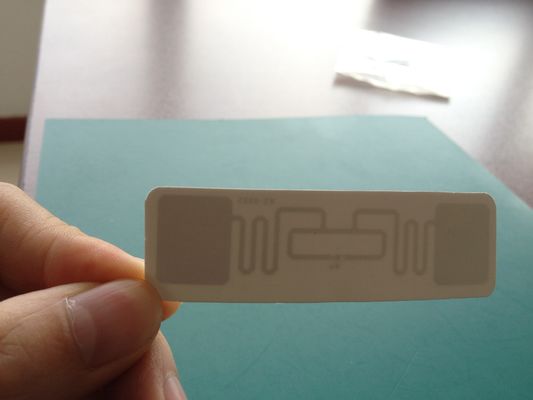 Tags H3 / H4 UHF RFID autocollants personnalisés adhésifs intelligents pour la logistique