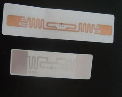 OEM Longue portée Passive RFID Stickers à puce adhésif UHF RFID Smart Tag