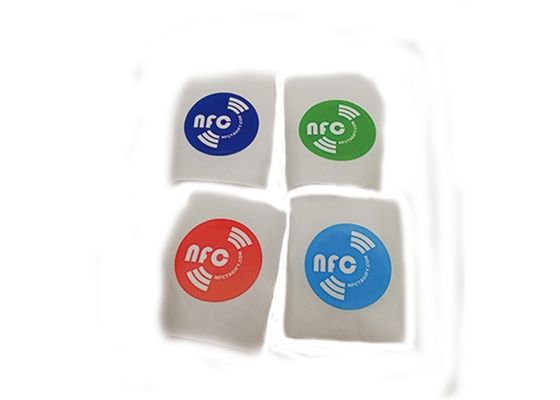Impression personnalisée de puces RFID HF Autocollant étiquette adhésive circulaire Fréquence 13,56 MHz