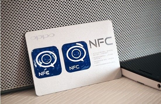 La carte à puce est une carte sans contact.