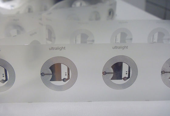 13.56MHZ UHF étiquette RFID à incrustation humide Dia 25mm pour carte en papier / porte-clés / bracelet